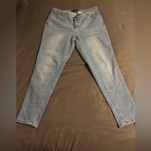 Denim 24/7 skinny jeans